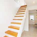 6 Person In Hals-by Traum هالس